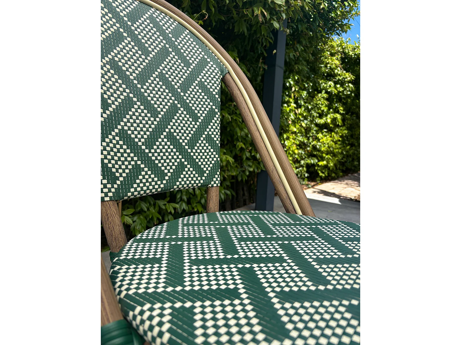 Ensemble repas de jardin en acier et plateau rond en HPL - BISTRO