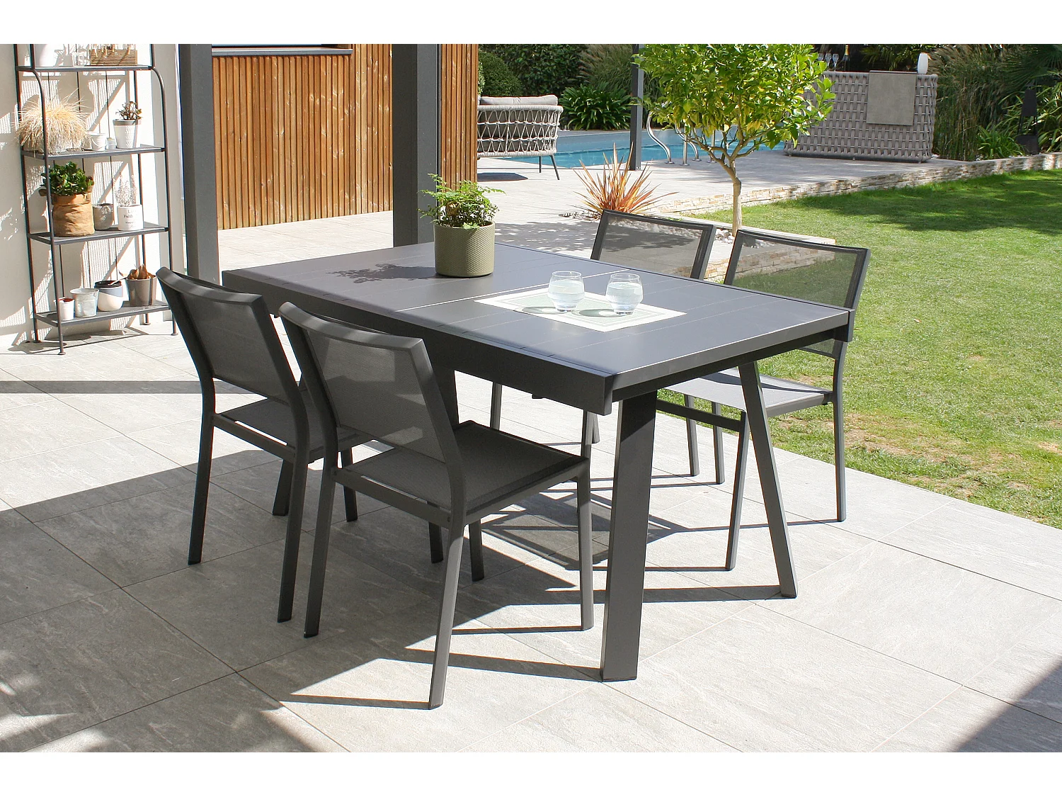 Ensemble repas de jardin 4 places en aluminium