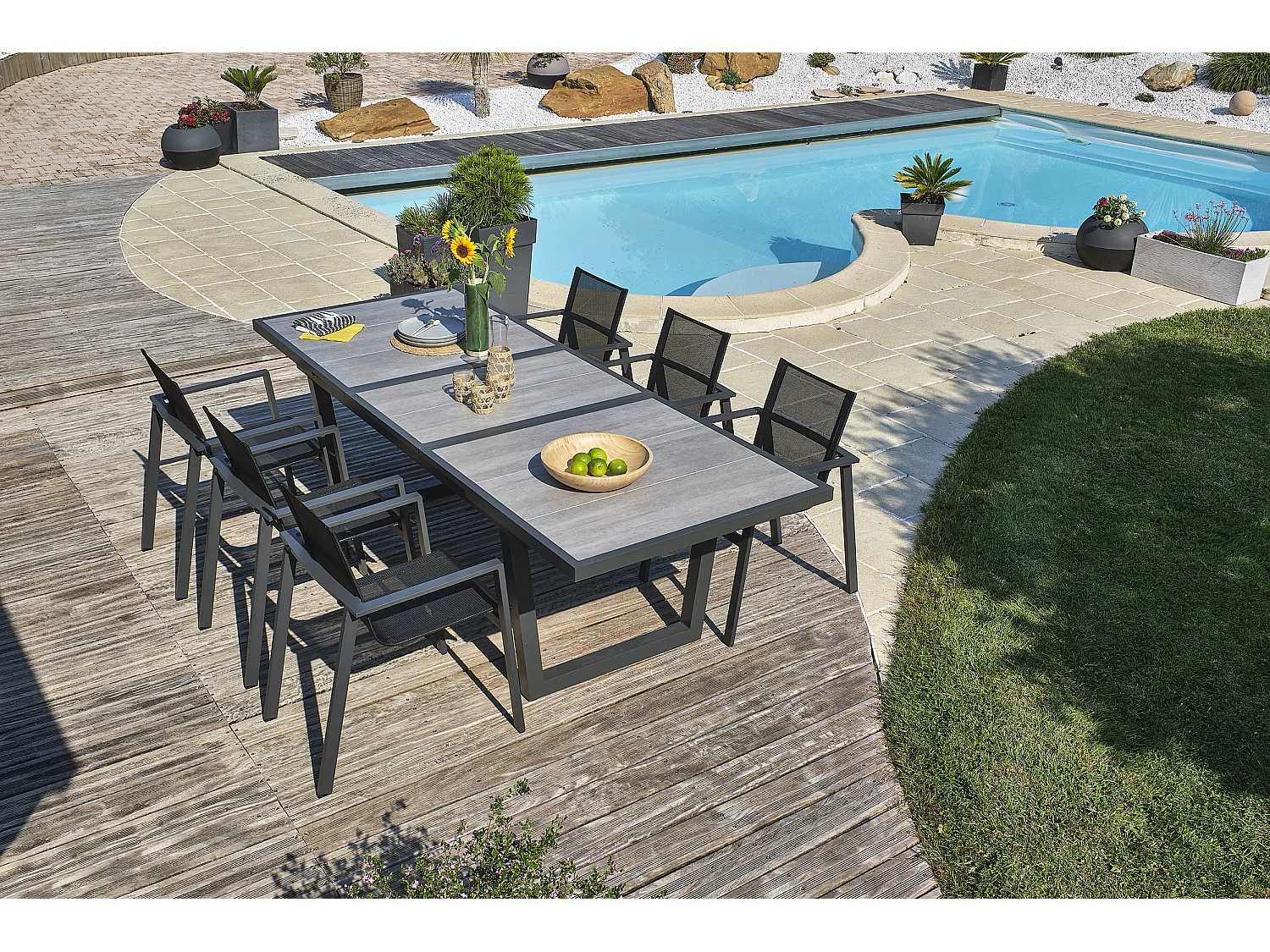 Serviço de jantar para 6 pessoas em alumínio com tampo em cerâmica