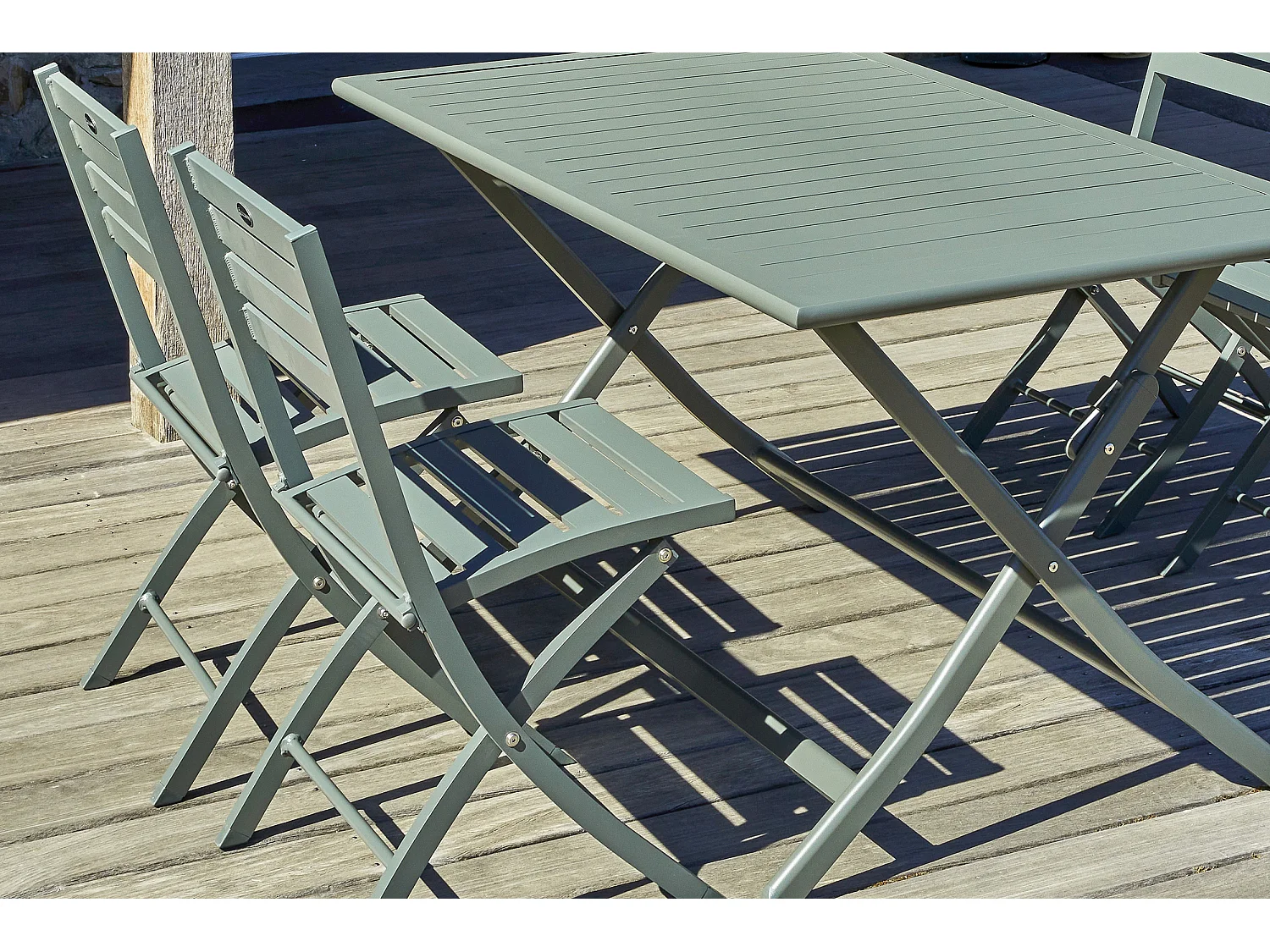 Ensemble repas de jardin 4 places en aluminium vert