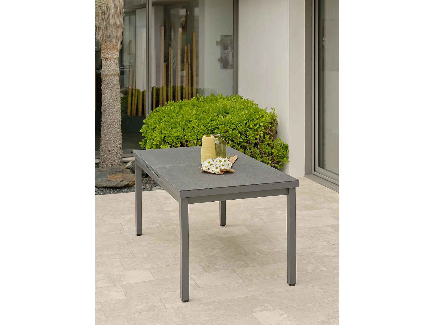 Table en alu et spraystone avec rallonge automatiquee