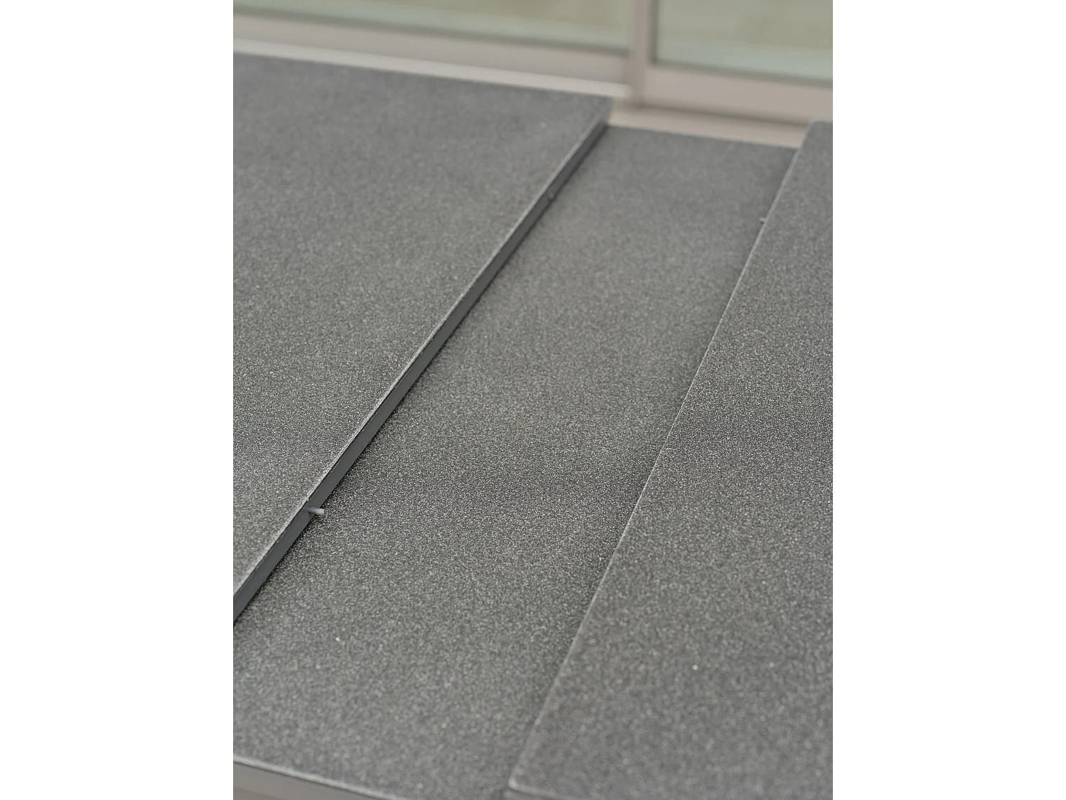 Table en alu et spraystone avec rallonge automatiquee