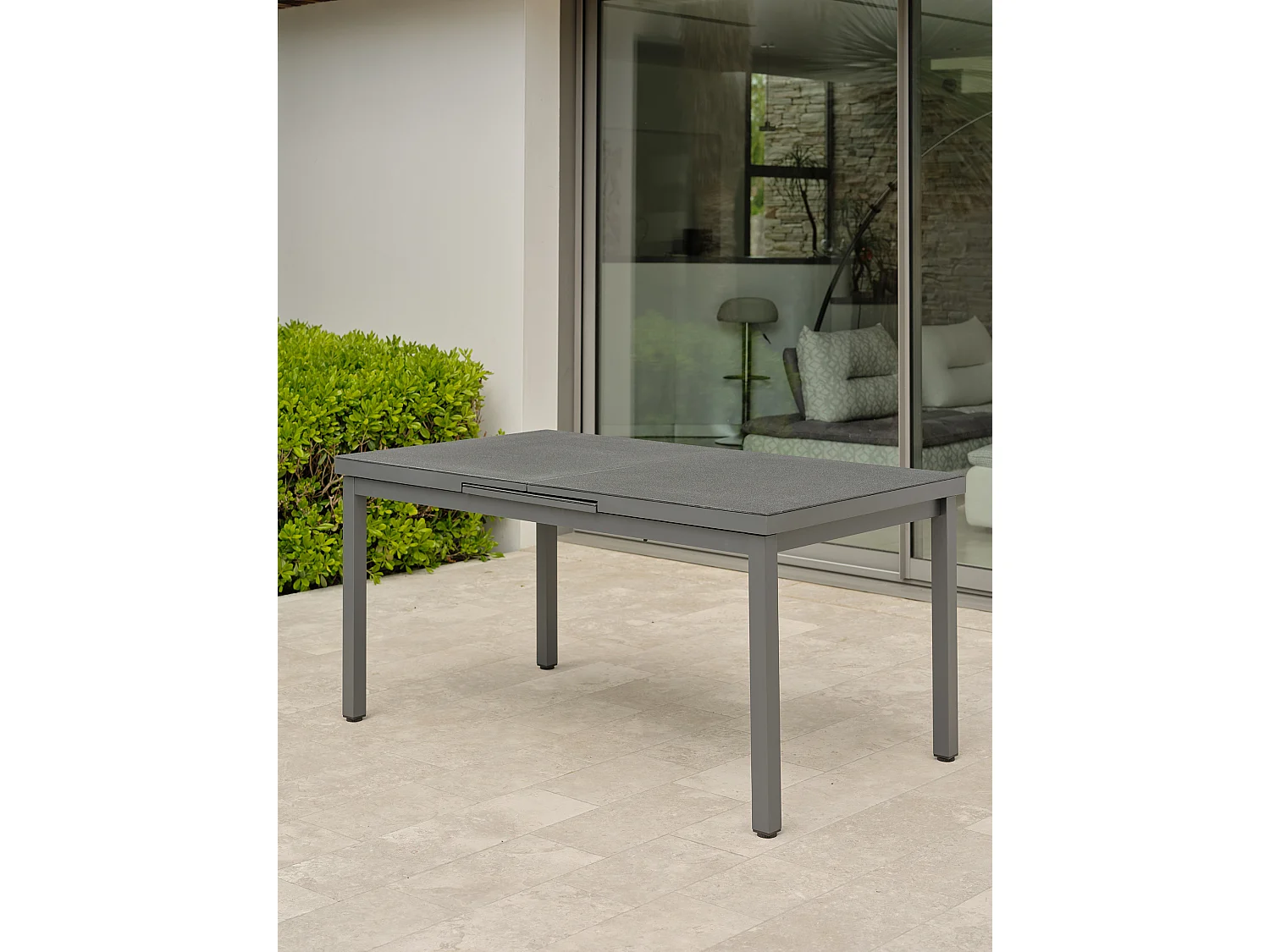 Table en alu et spraystone avec rallonge automatiquee
