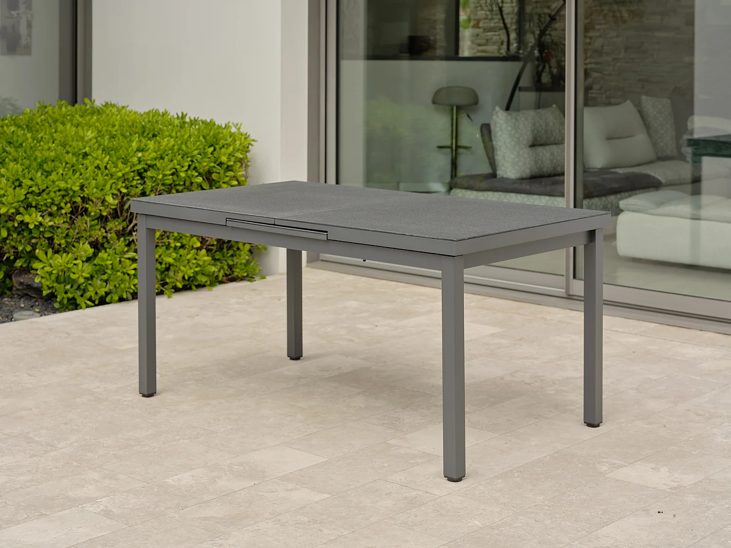 Tavolo in alluminio e spraystone con allunga automatica