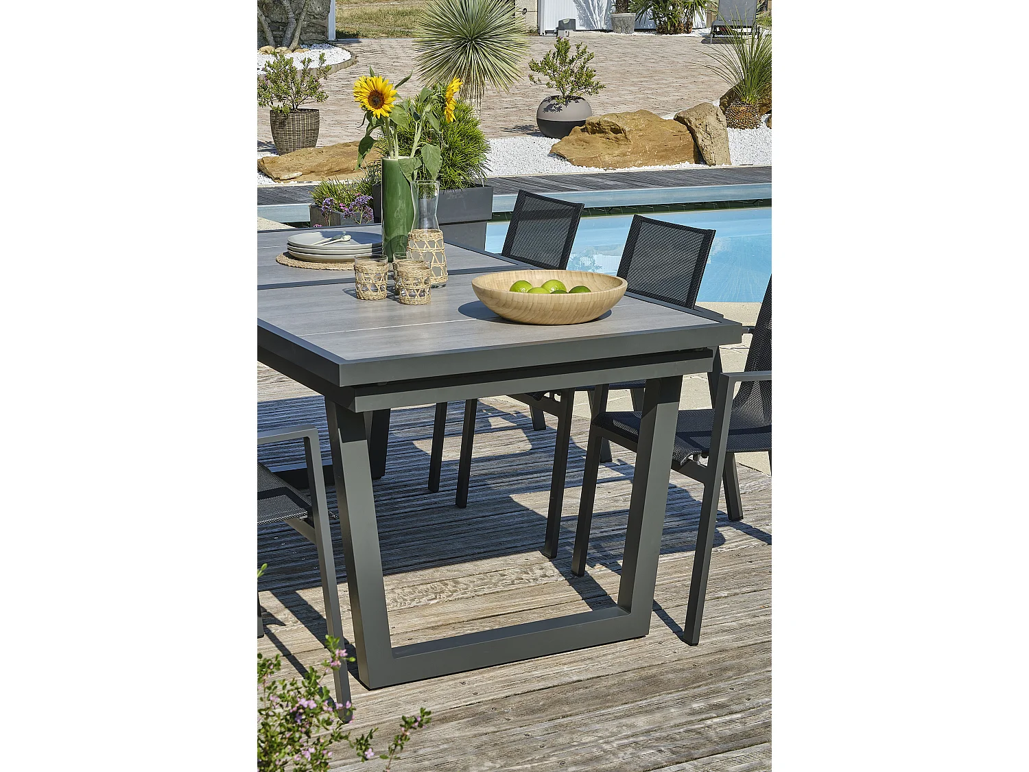 Ensemble repas 8 places en aluminium et plateau céramique