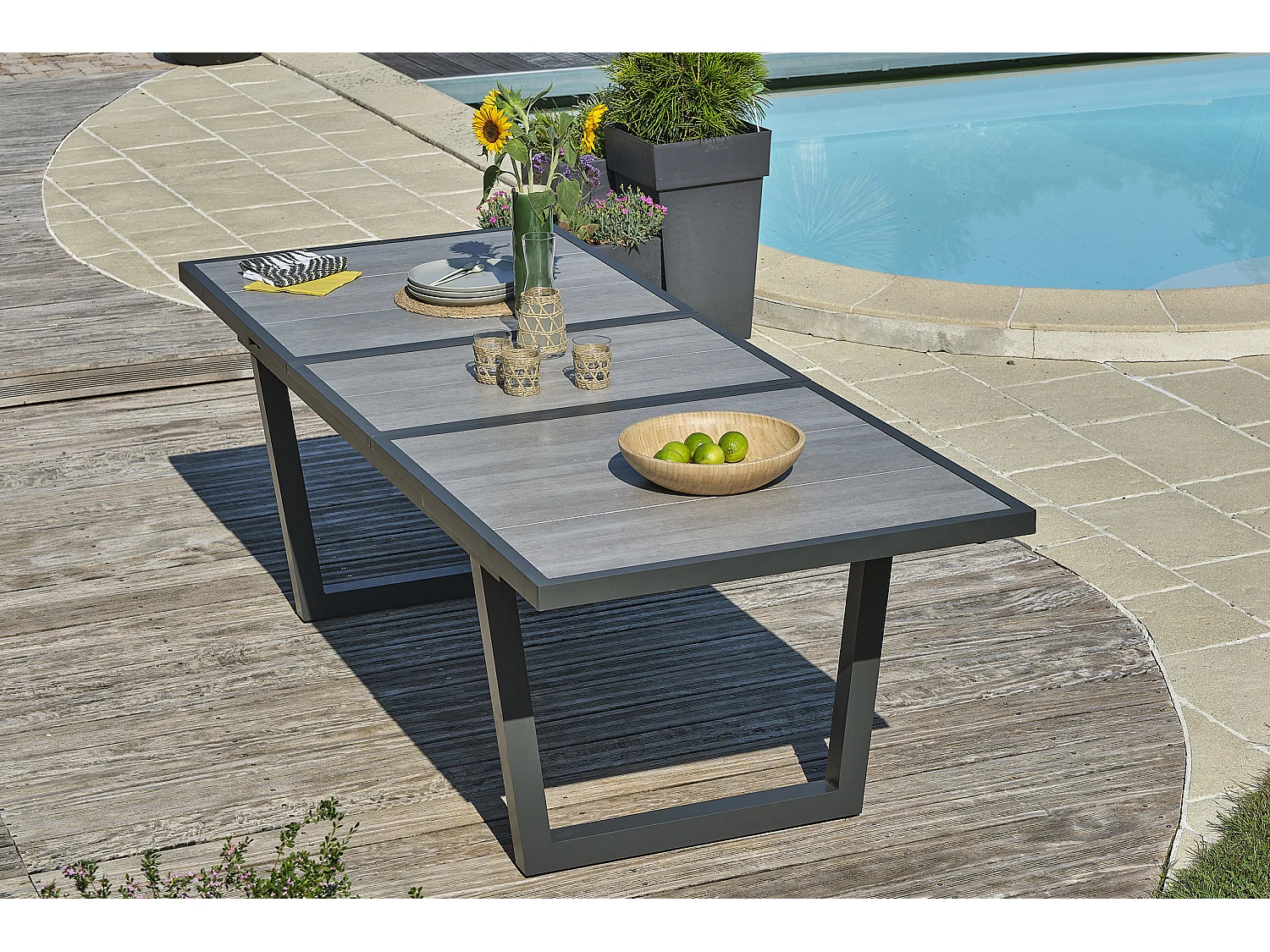 Ensemble repas 8 places en aluminium et plateau céramique - OLHOS