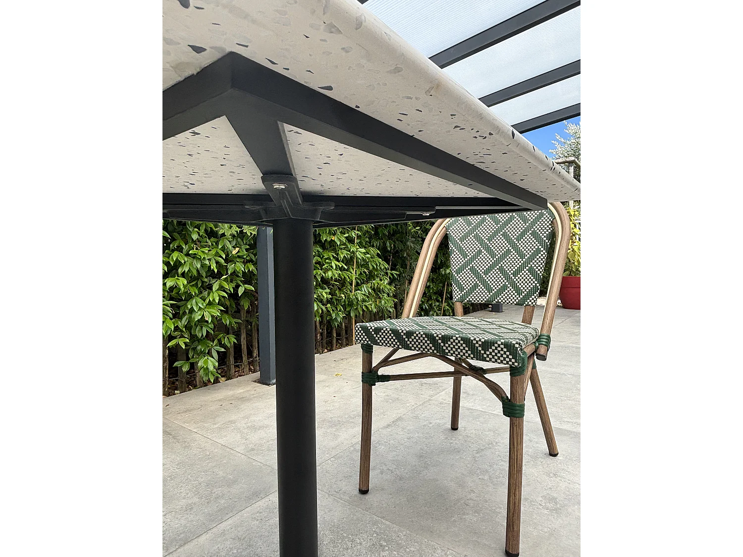 Conjunto de comedor de jardín de 2 plazas de acero y terrazo