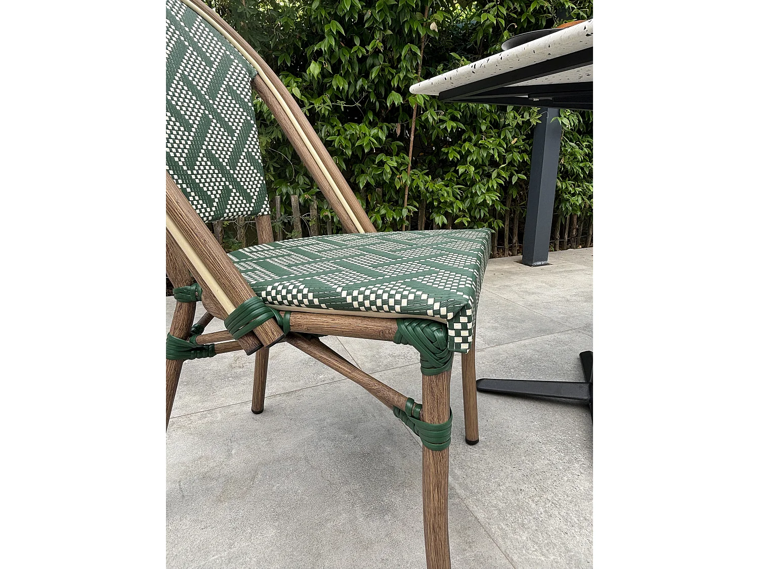 Conjunto de comedor de jardín de 2 plazas de acero y terrazo