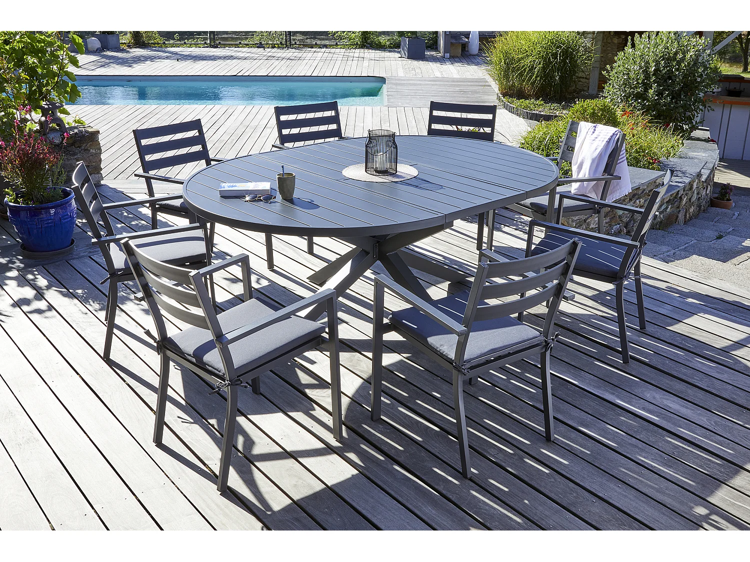 Ensemble repas 8 places en aluminium avec rallonge papillon