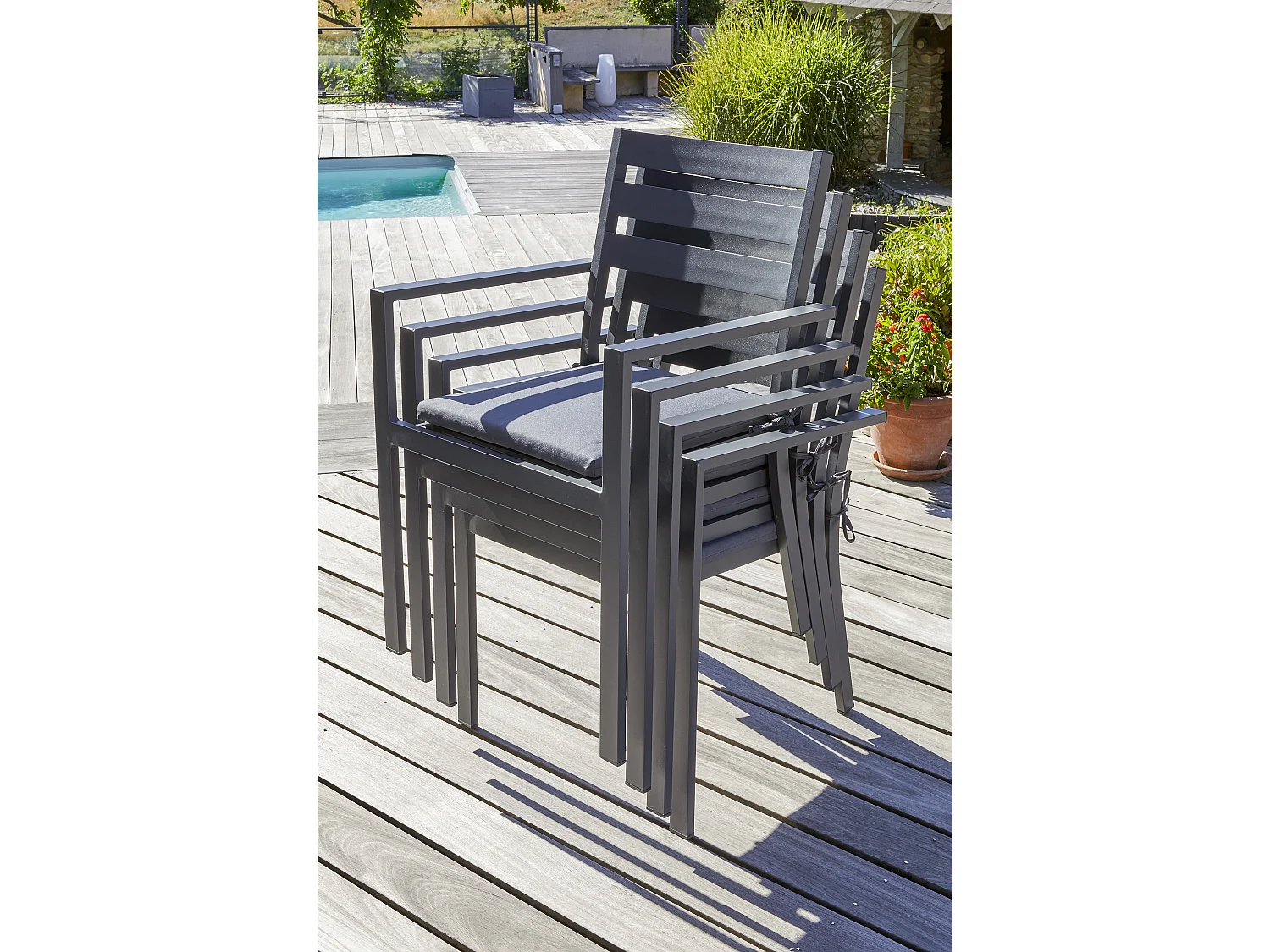 Ensemble repas 8 places en aluminium avec rallonge papillon