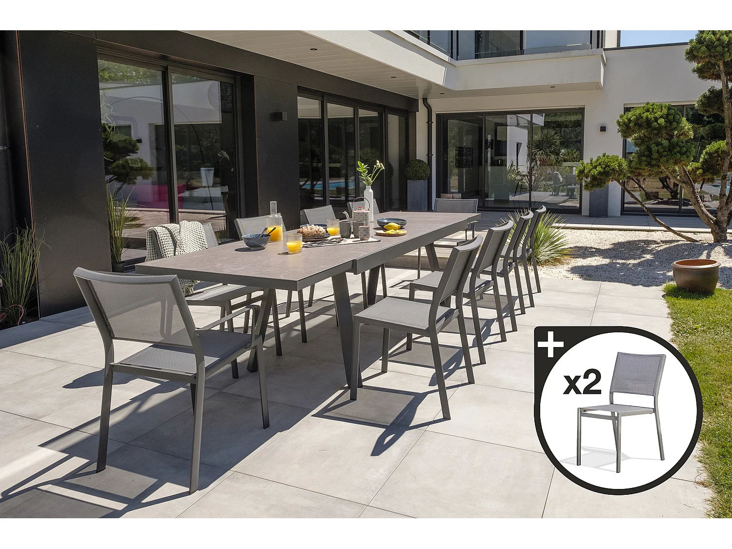 Ensemble repas de jardin 12 places en céramique sur verre - STOCKHOLM