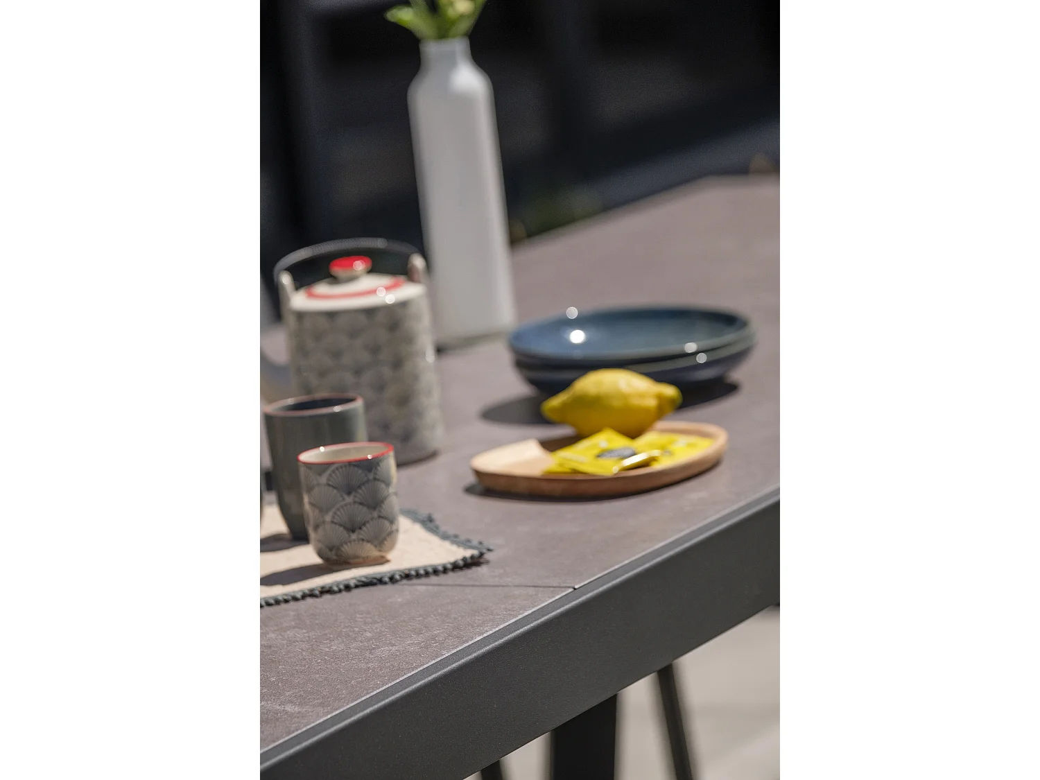 Ensemble repas de jardin 12 places en céramique sur verre - STOCKHOLM