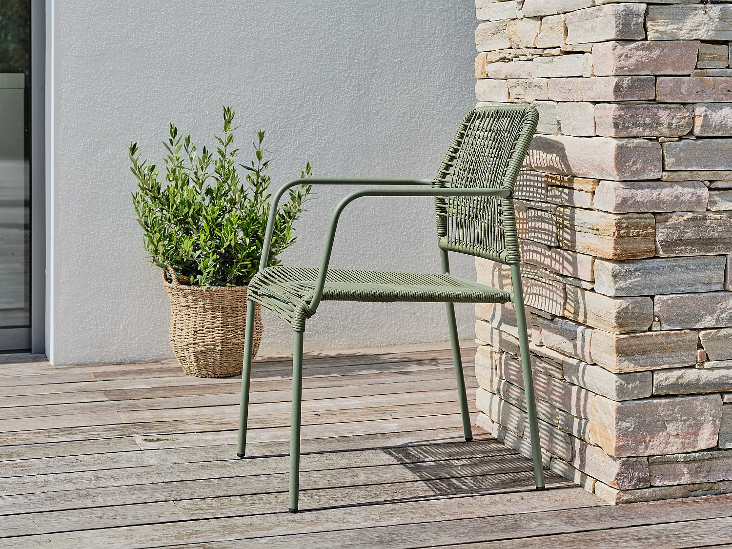 Poltrona da giardino impilabile in corda e acciaio