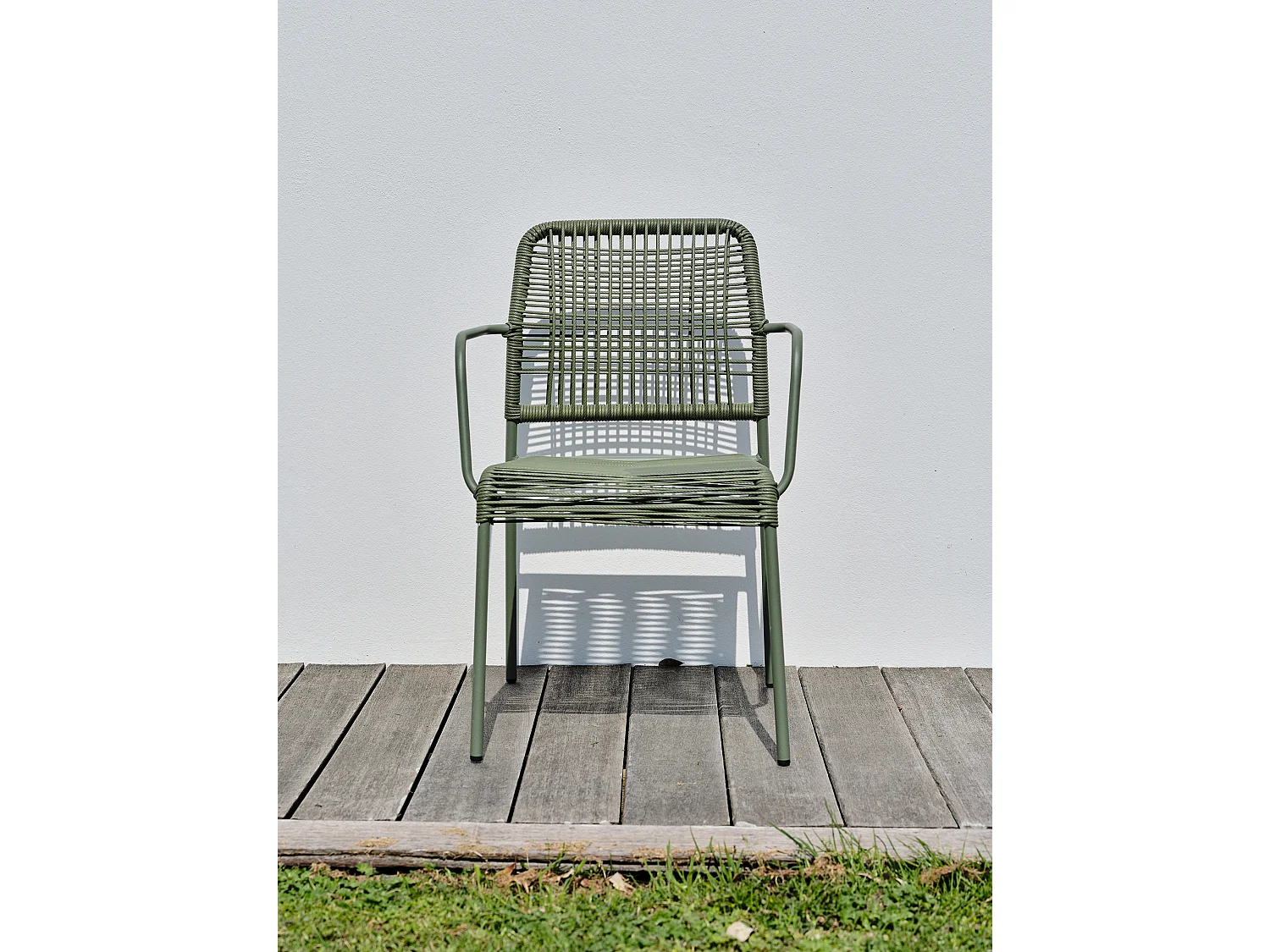 Poltrona da giardino impilabile in corda e acciaio