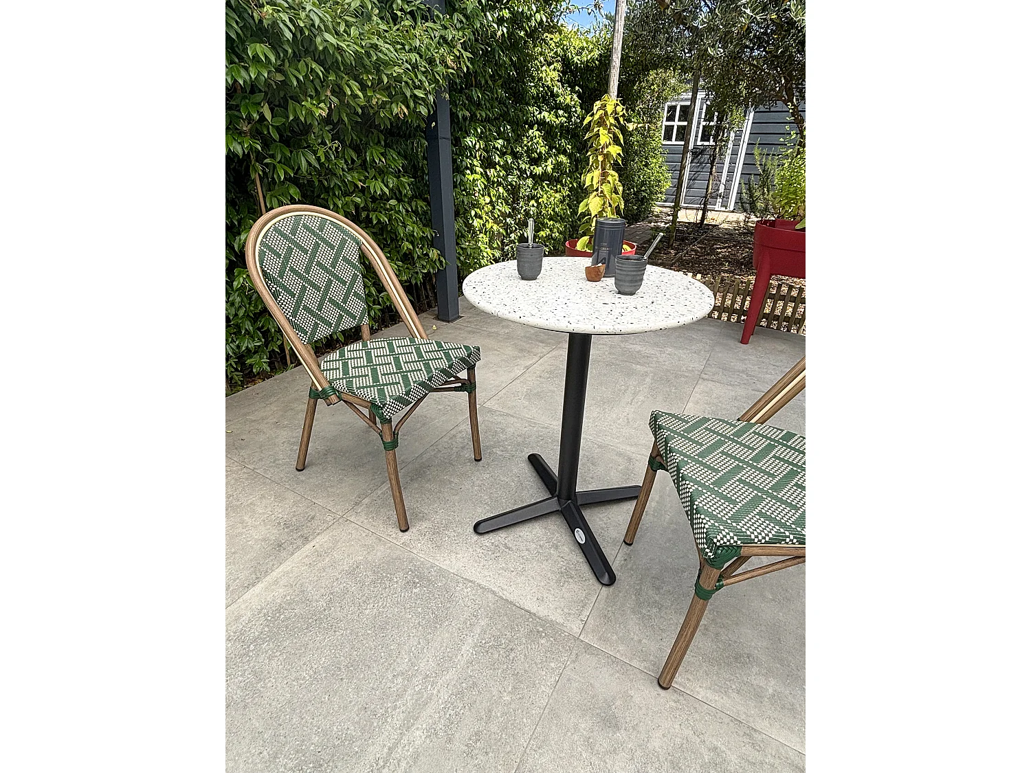 Conjunto de comedor de jardín de 2 plazas de acero y terrazo