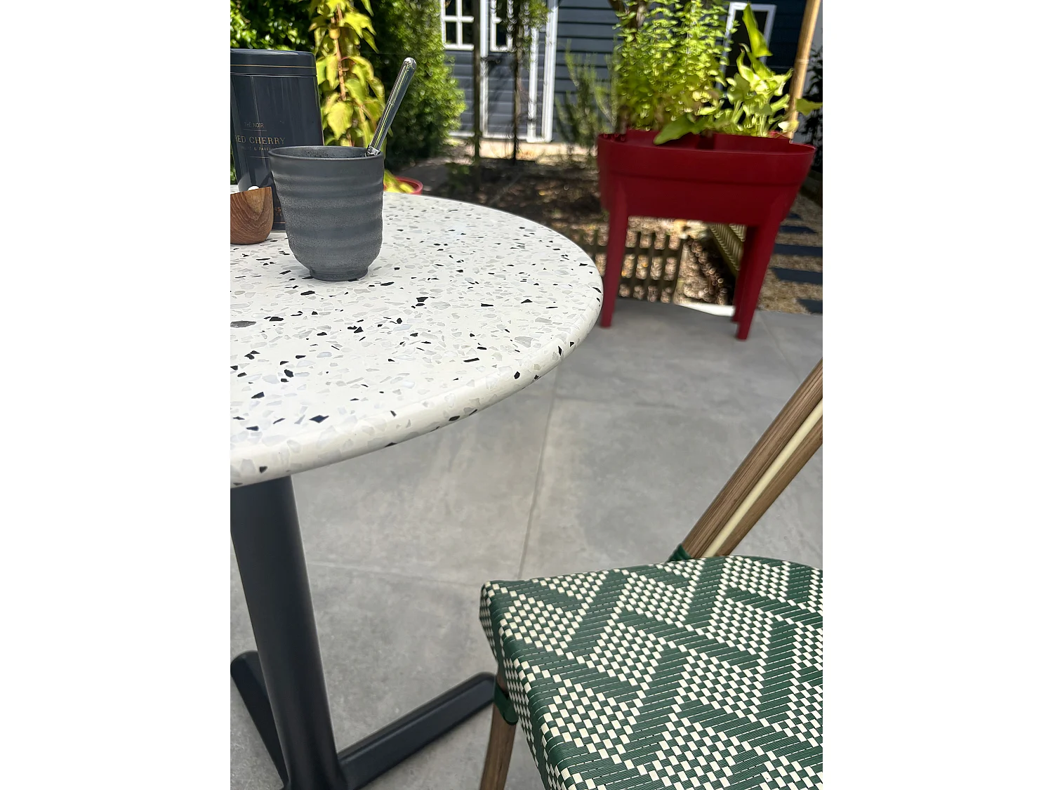 Conjunto de comedor de jardín de 2 plazas de acero y terrazo