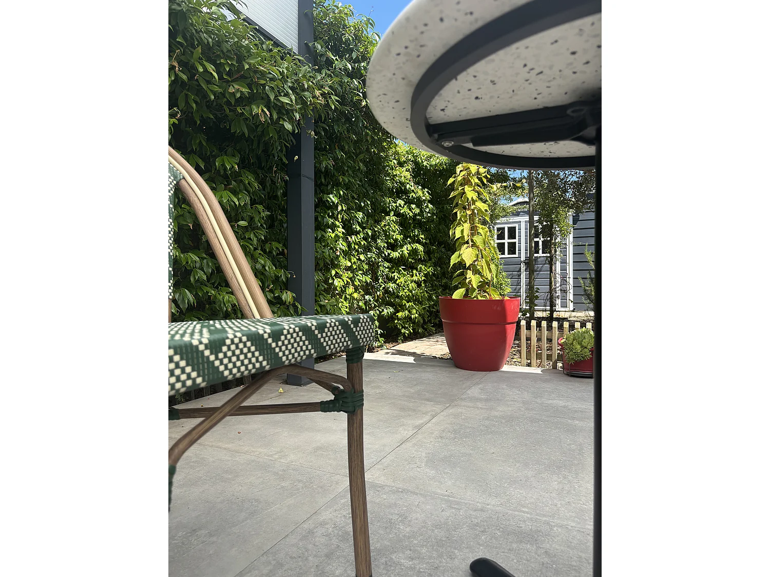 Conjunto de comedor de jardín de 2 plazas de acero y terrazo