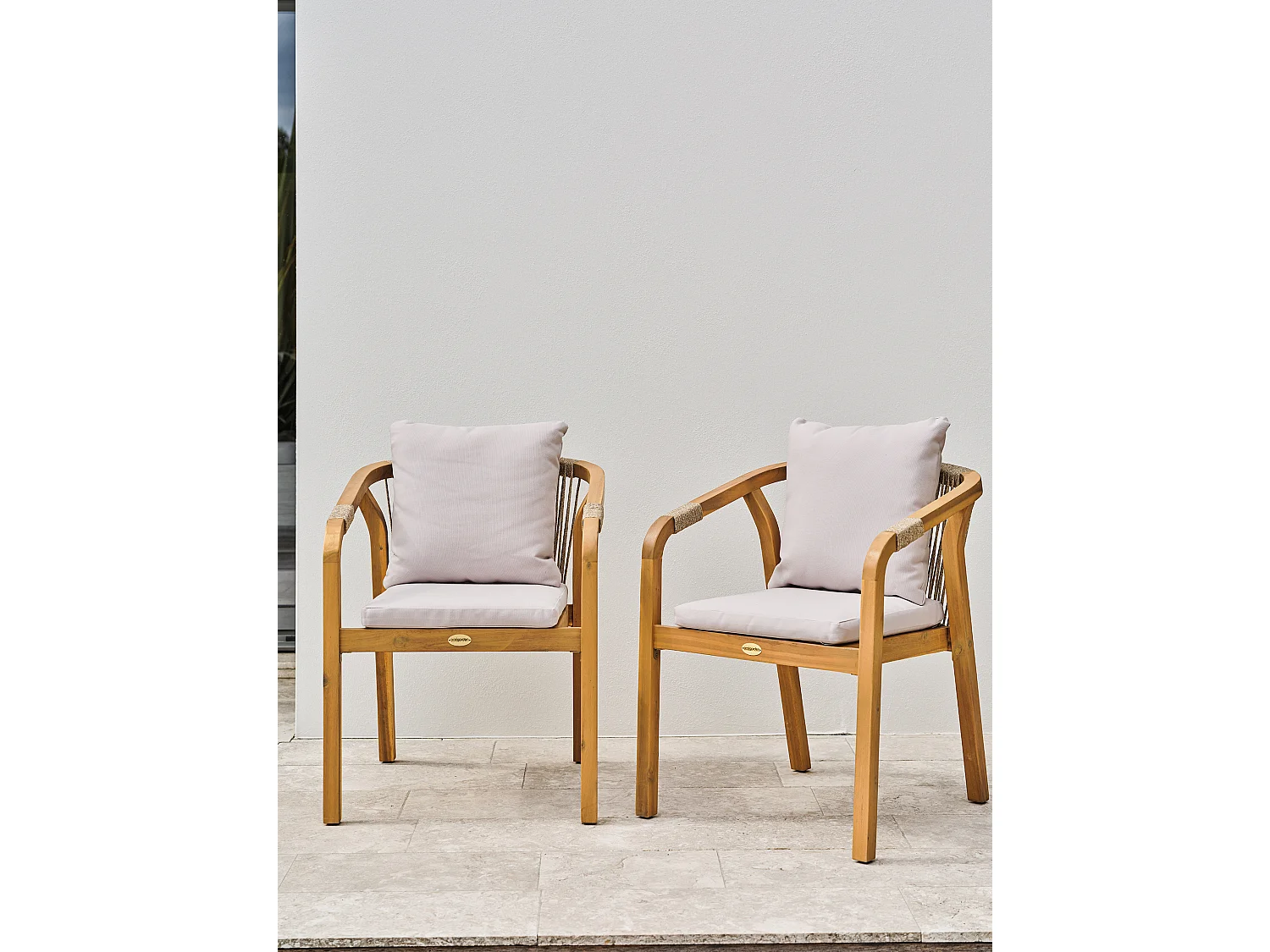 Lot composéé de 2 fauteuils de jardin en bois d'acacia - SERENA
