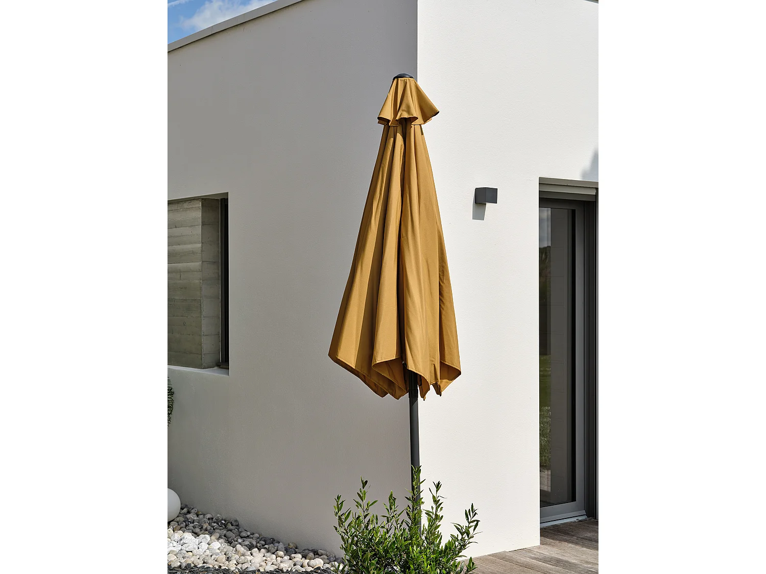 Parasol à manivelle en aluminium  et toile