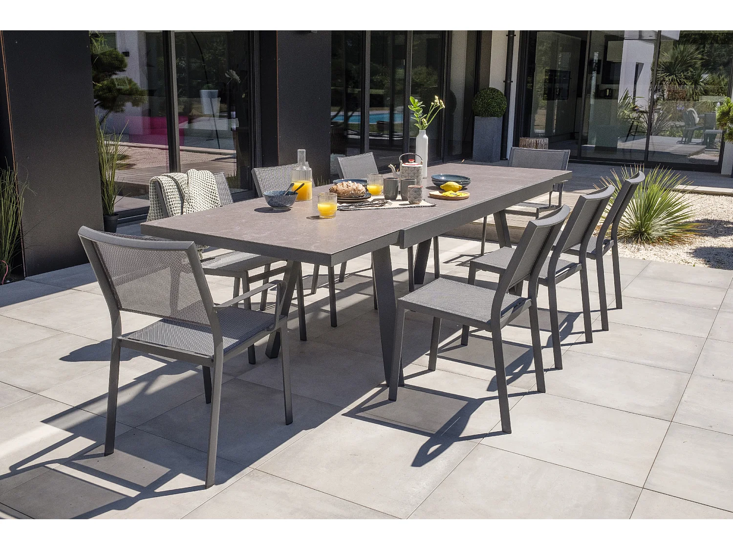 Ensemble repas de jardin 8 places en céramique sur verre