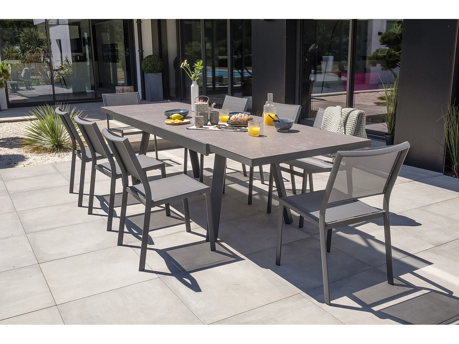 8-Sitzer-Garten-Essgruppe aus Keramik auf Glas