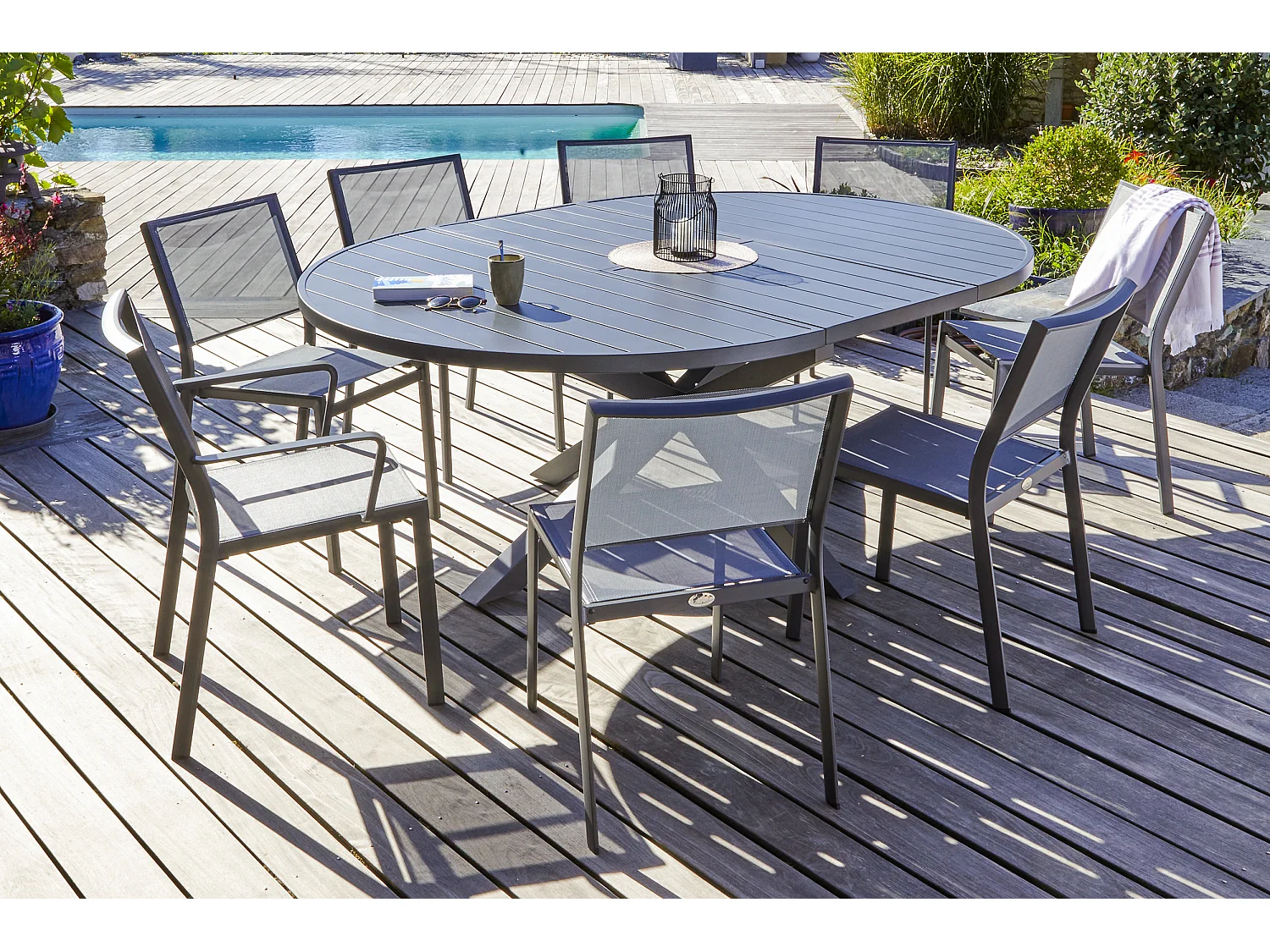 Ensemble repas 8 places en aluminium avec rallonge papillon