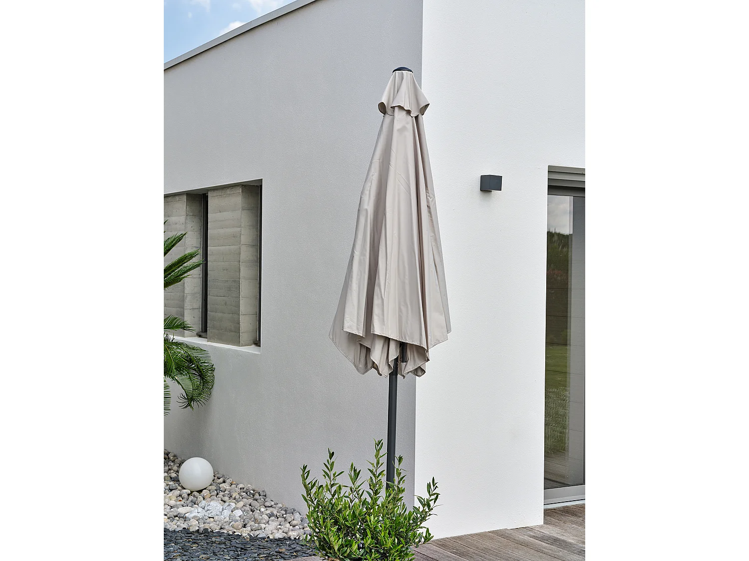 Parasol à manivelle en aluminium  et toile