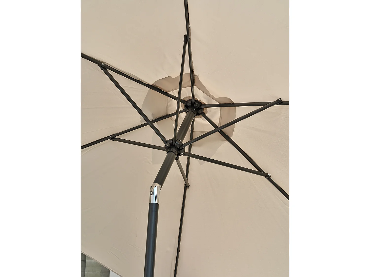 Parasol à manivelle en aluminium  et toile