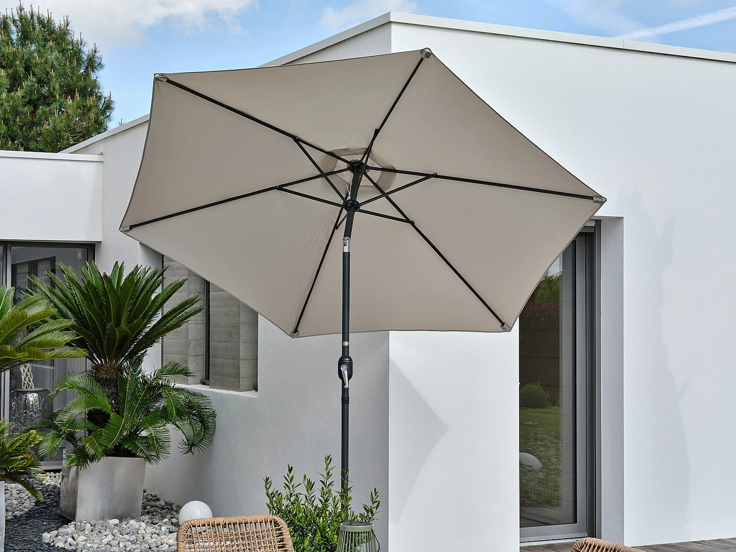 Guarda-sol em alumínio e lona com manivela