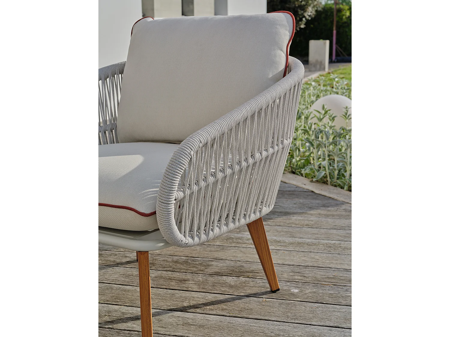 5-Sitzer-Gartenmöbel aus Holzimitat und geflochtenem Seil