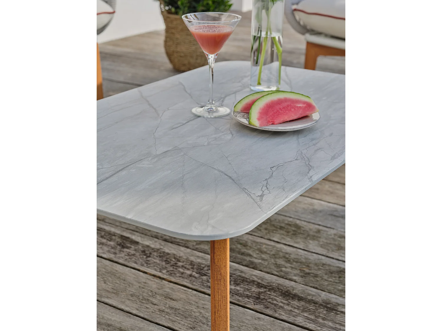 5-Sitzer-Gartenmöbel aus Holzimitat und geflochtenem Seil