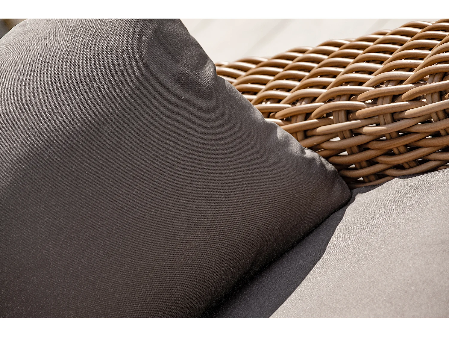 Divano da giardino 2 posti in resina intrecciata