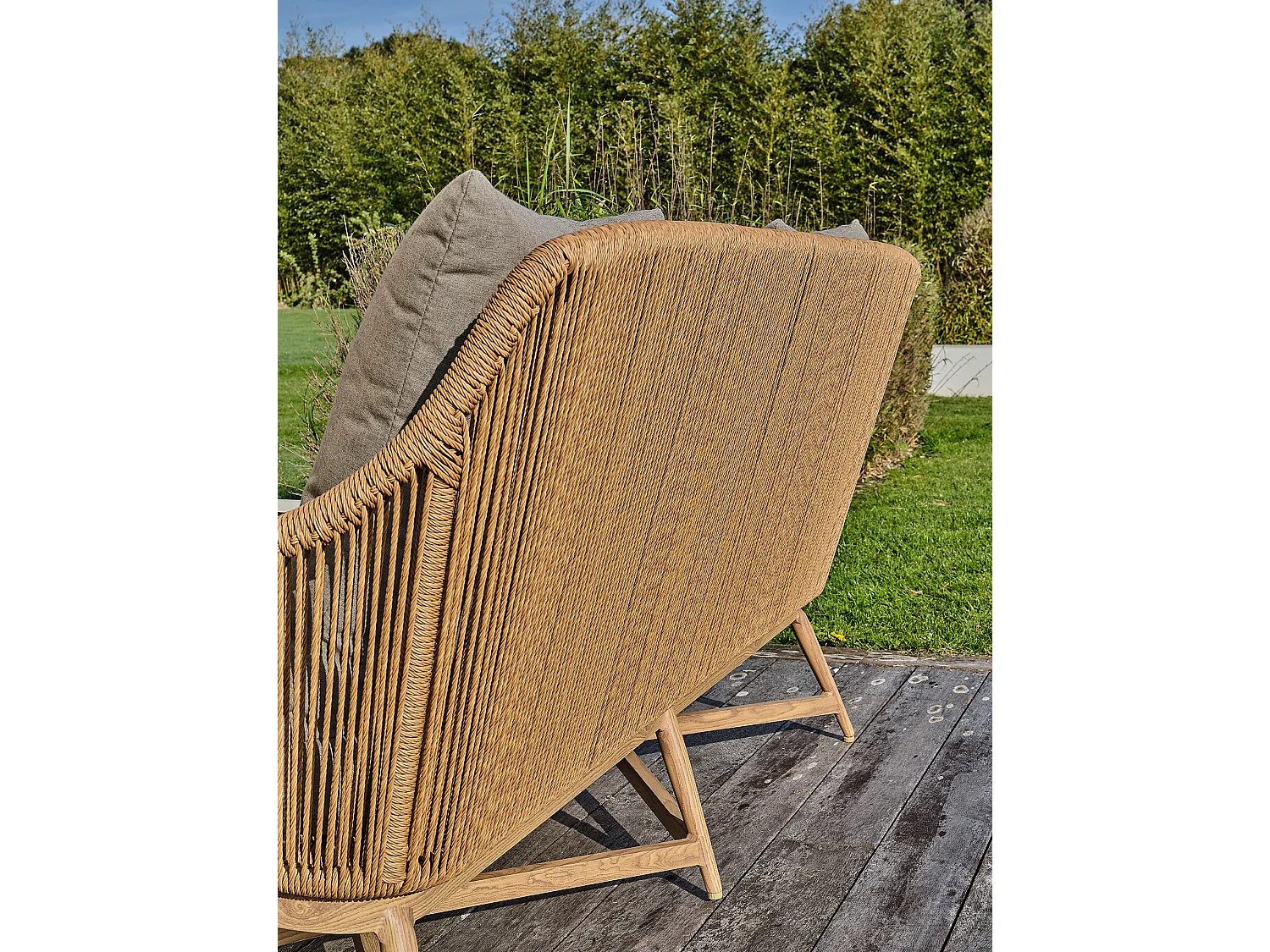 Niedriger 5-Sitzer-Gartentisch aus Alu in Holzoptik, Teak und gewebtem Seil