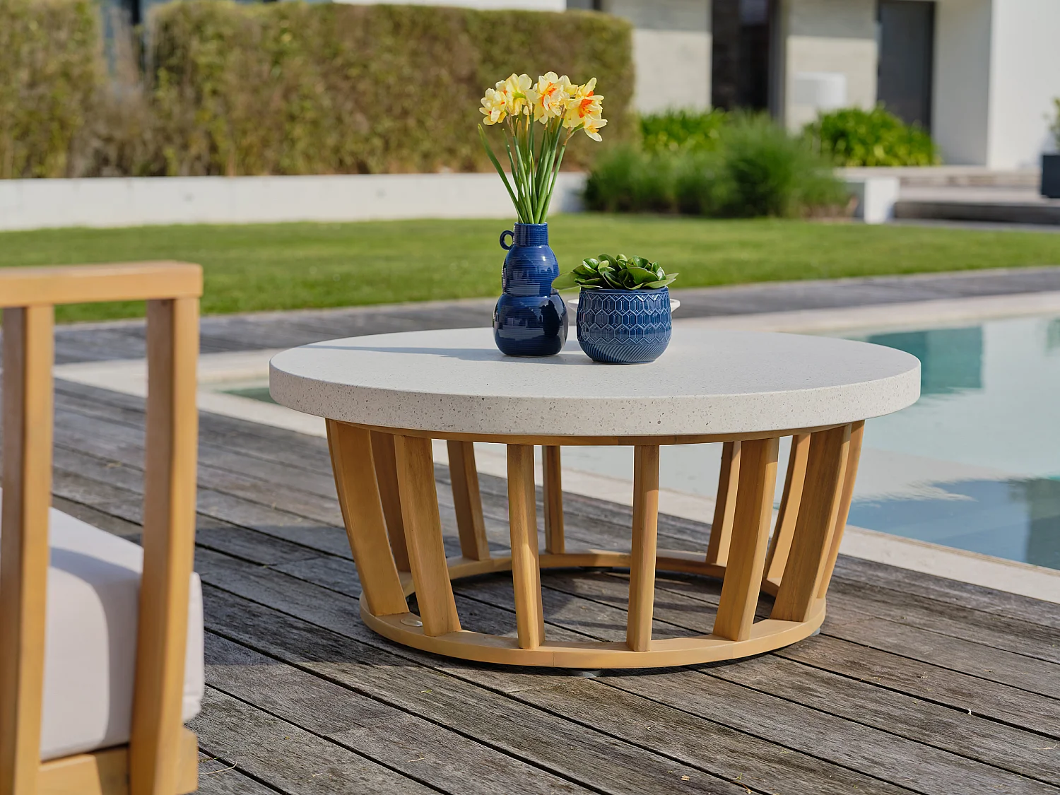 5-Sitzer-Gartenmöbel aus Akazienholz, Platte in Betonoptik