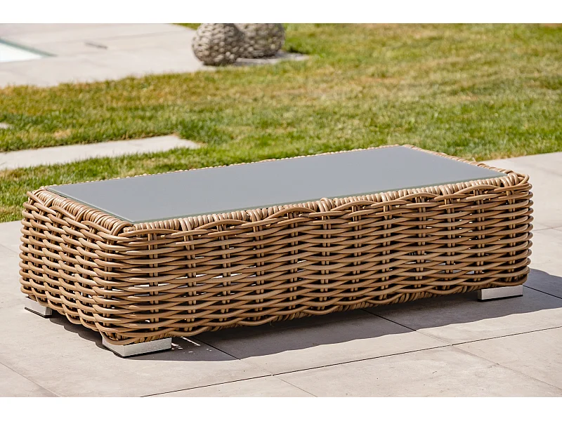 Table basse en résine tressée et plateau verre