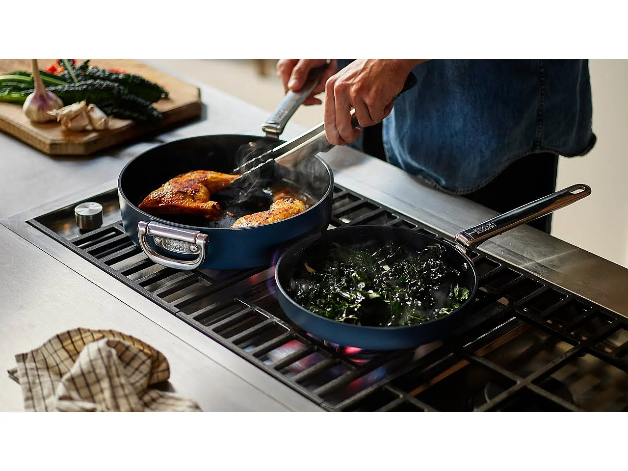 Poêle antiadhésive Joseph Joseph Space 30 cm (12"), manche pliable inox, compatible induction et four jusqu’à 232°C.