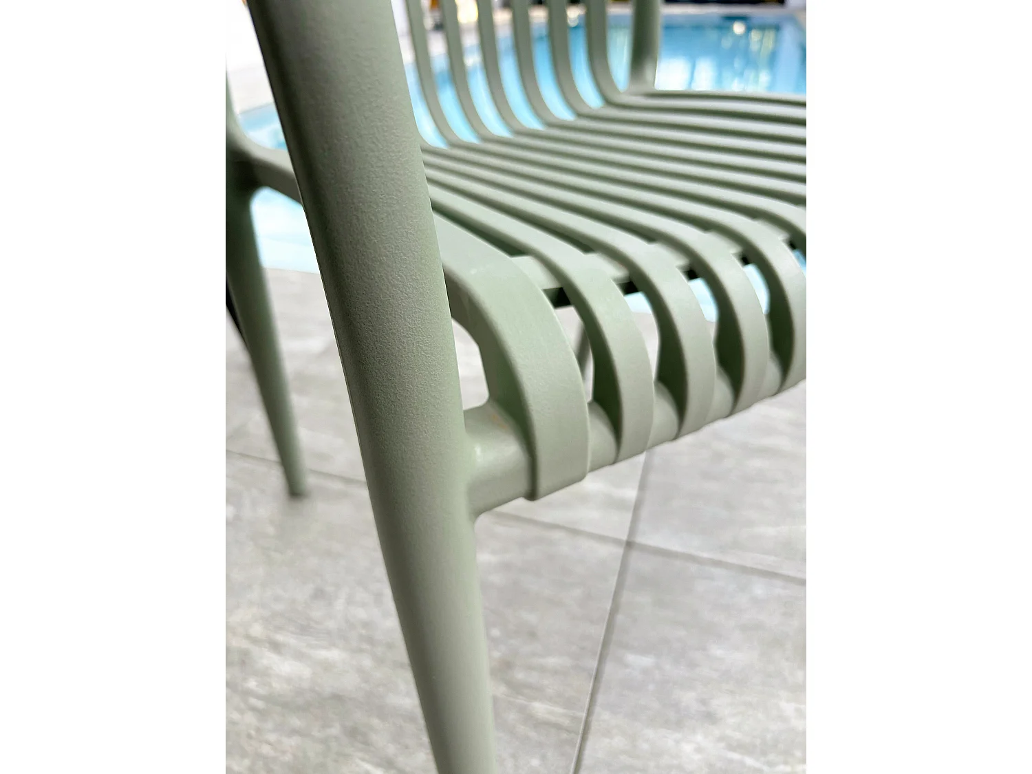 Lot de 2 fauteuils de jardin empilables en Polypropylène