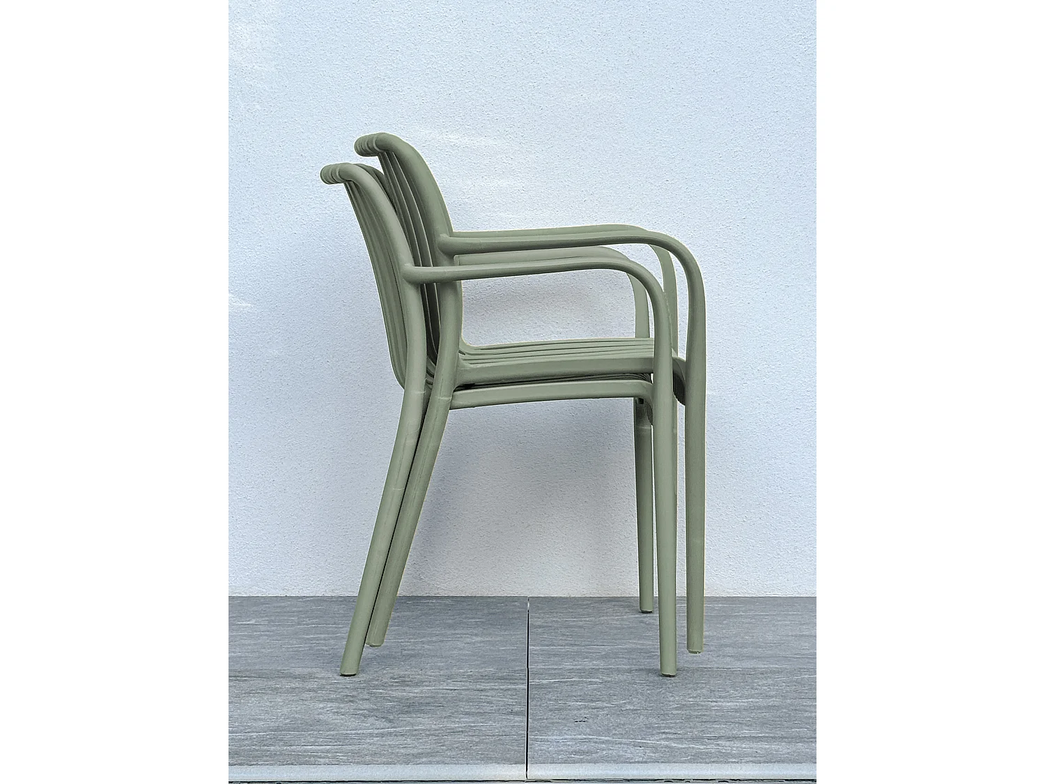 Lot de 2 fauteuils de jardin empilables en Polypropylène