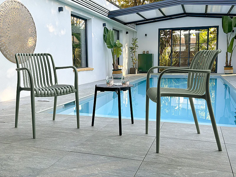 Lot de 2 fauteuils de jardin empilables en Polypropylène