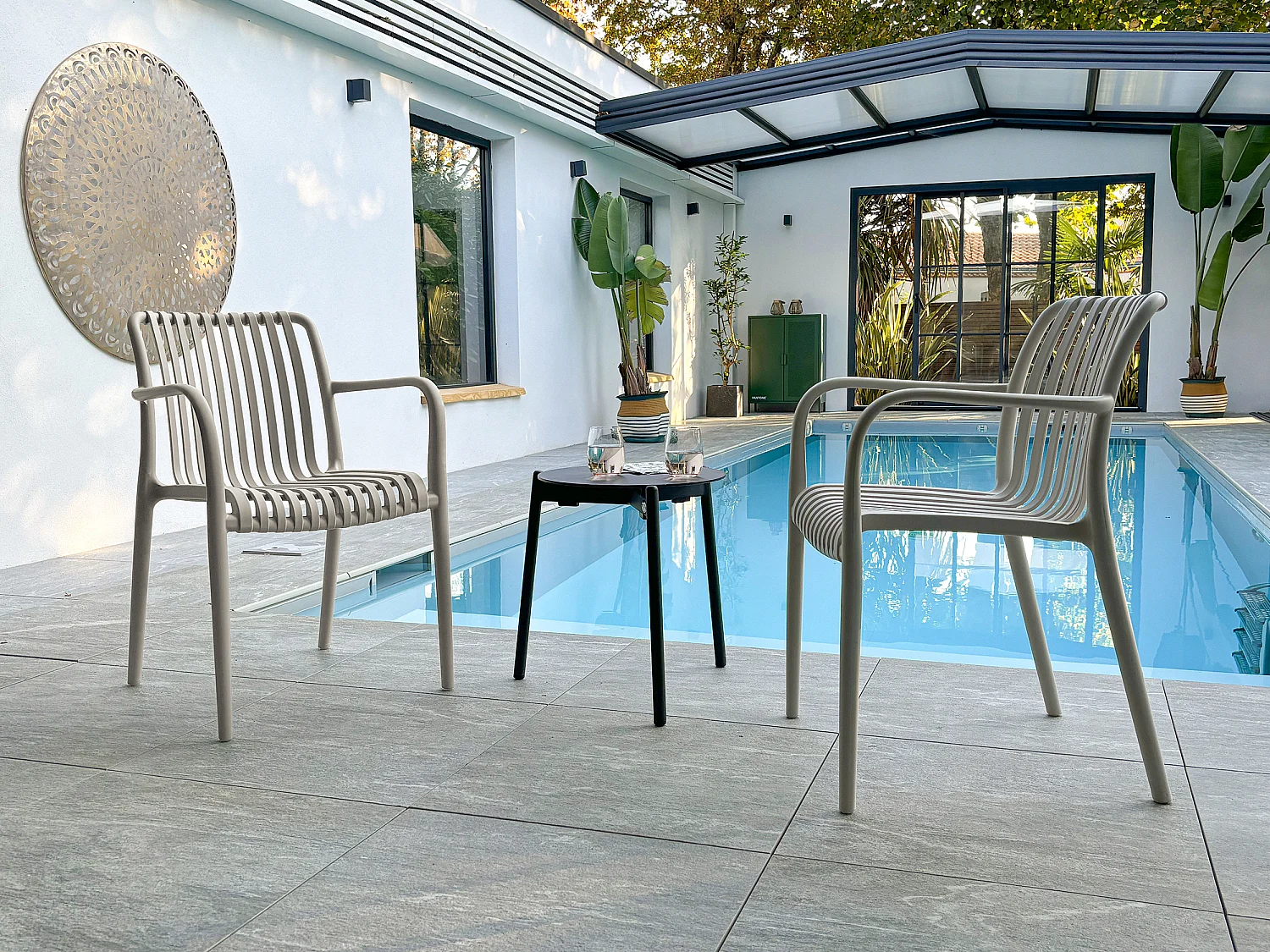 Set mit 2 stapelbaren Gartensesseln aus Polypropylen