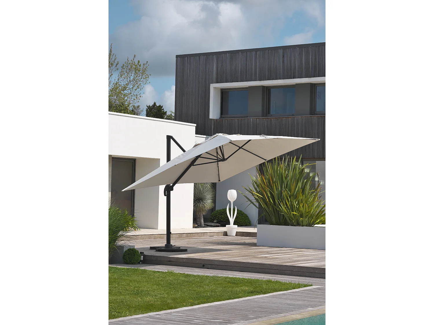 Parasol avec pied excentré en acier et toilee