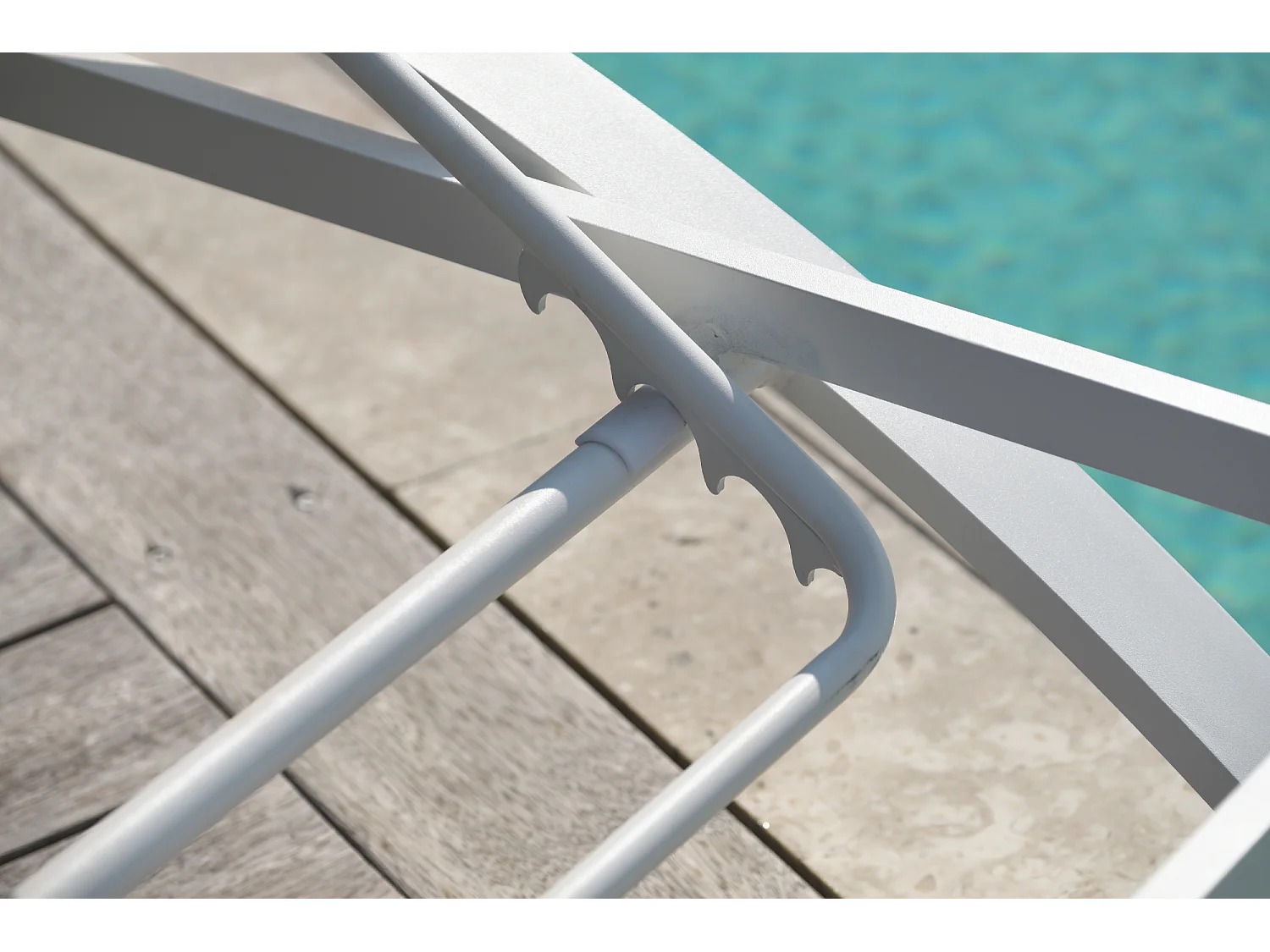 Lotto di 2 lettini in plastificata e alluminio