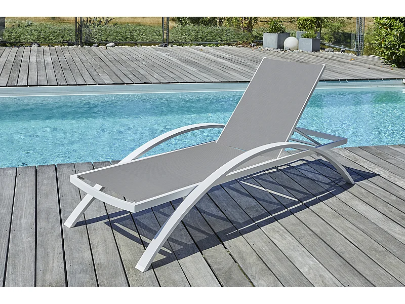 Lotto di 2 lettini in plastificata e alluminio