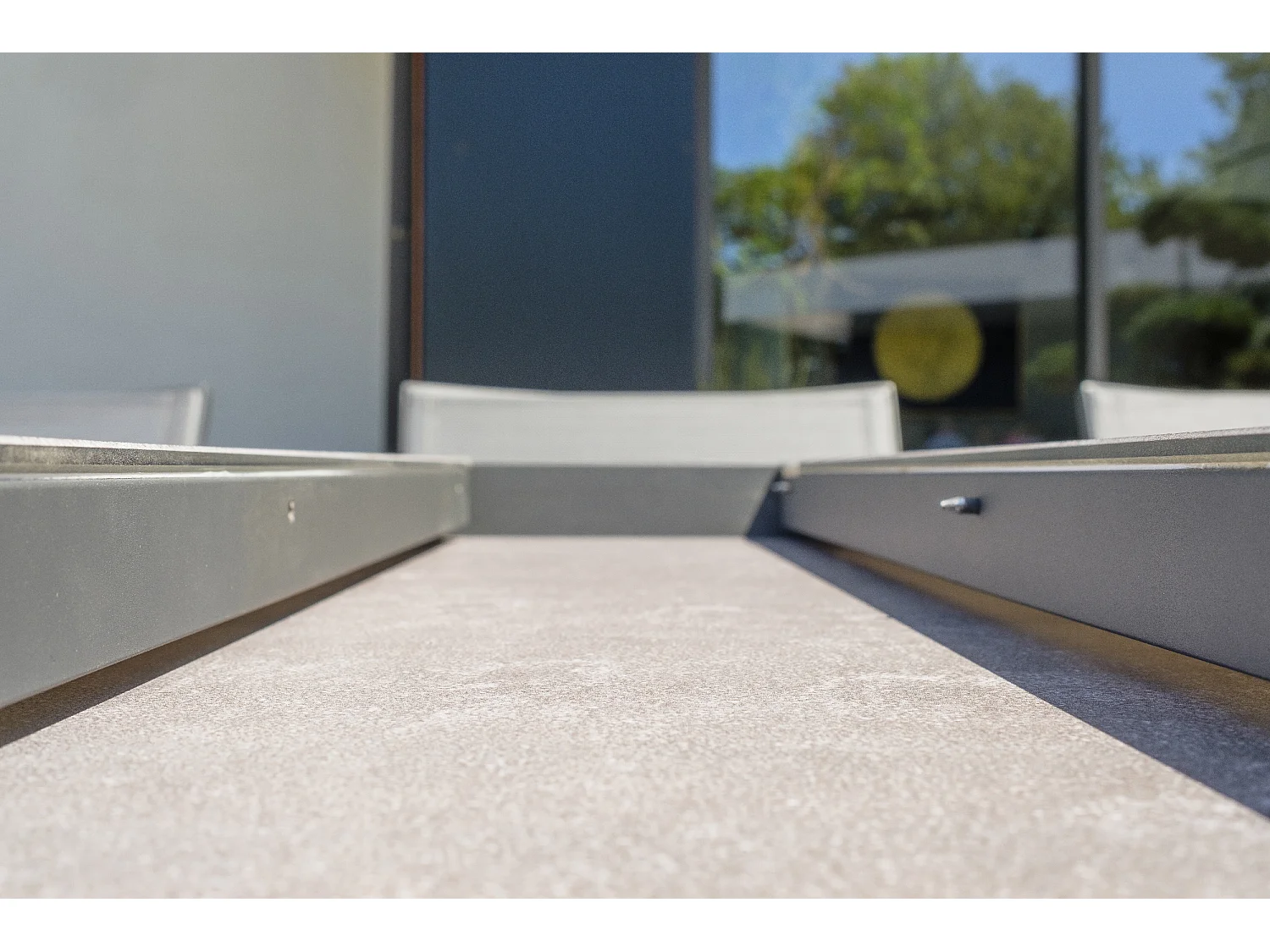 Table de jardin 12 places en aluminium et céramique sur verre