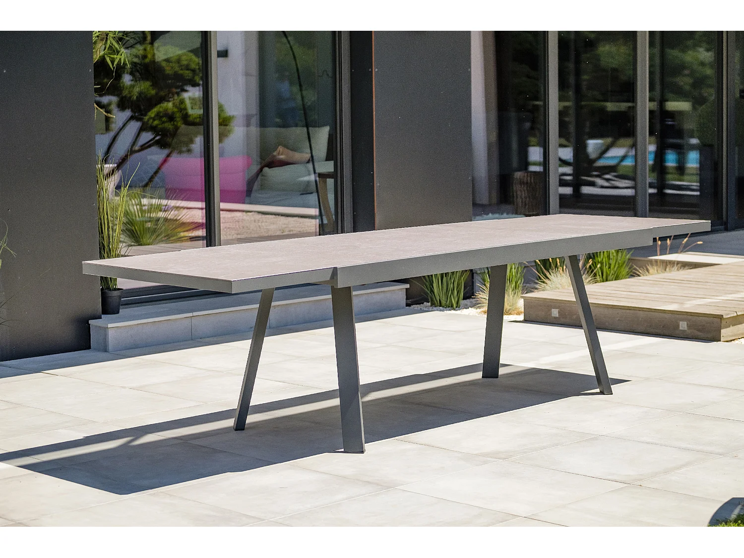 Table de jardin 12 places en aluminium et céramique sur verre