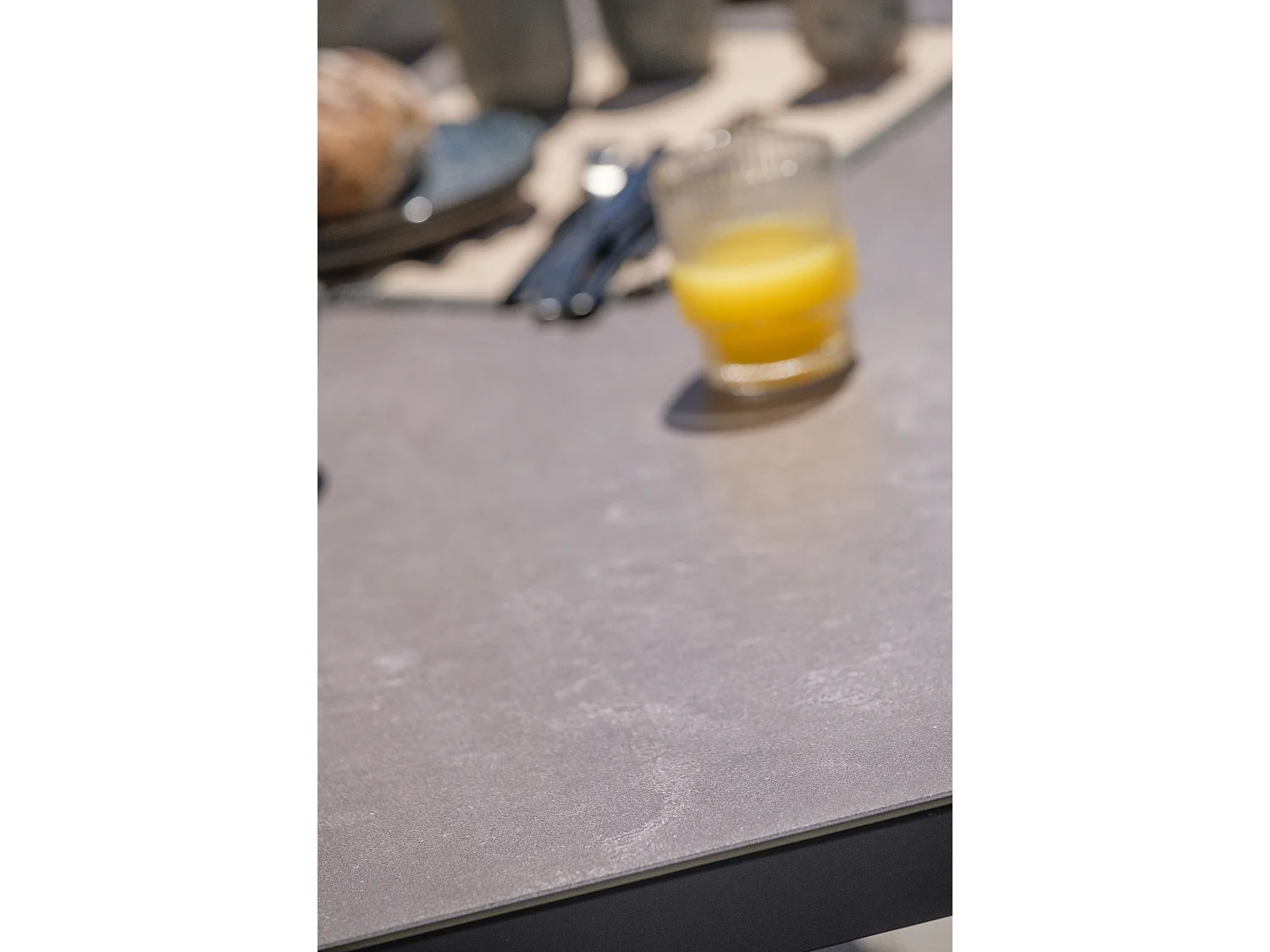 Table de jardin 12 places en aluminium et céramique sur verre