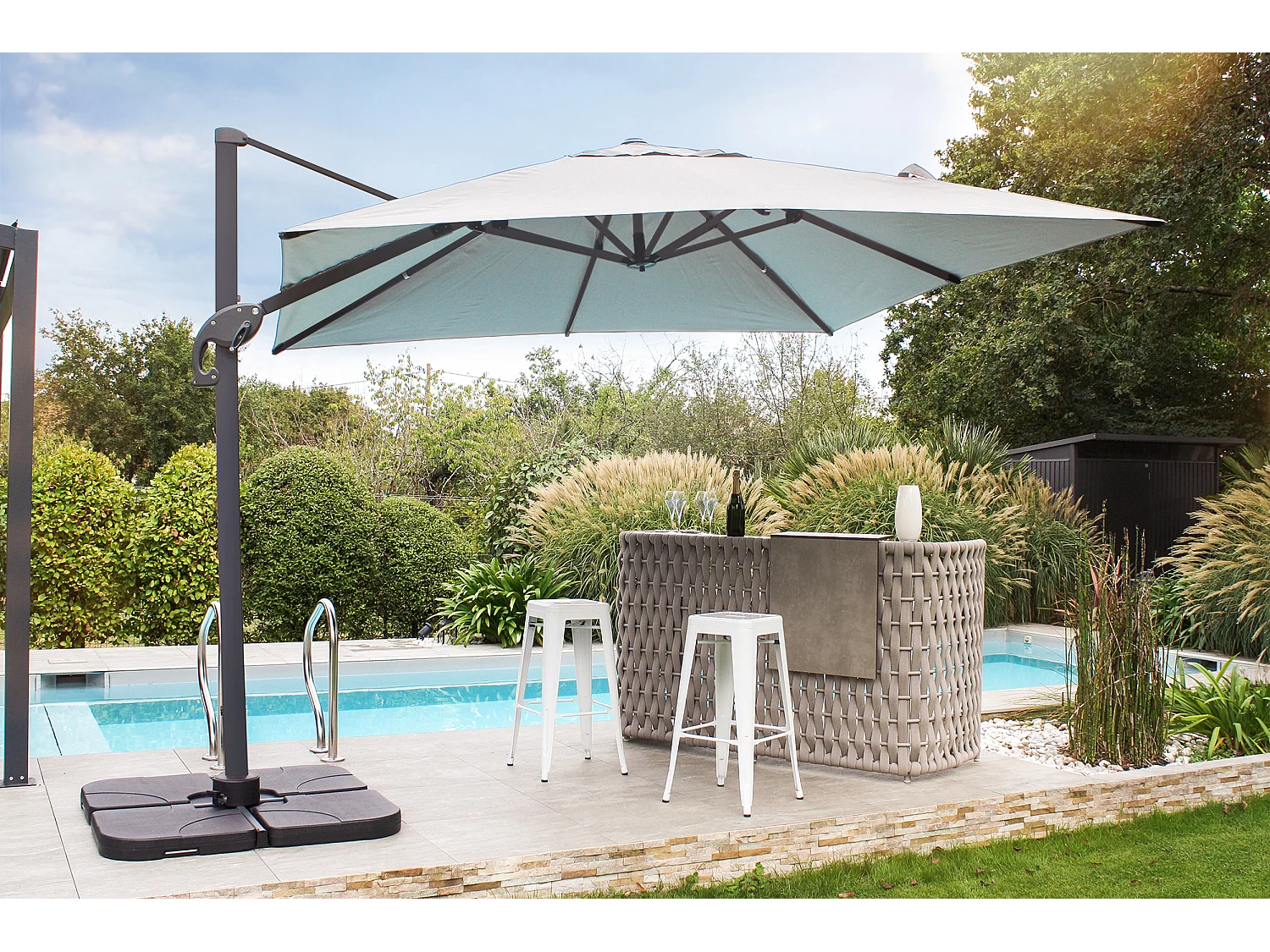 Parasol avec pied excentré en acier et toilee