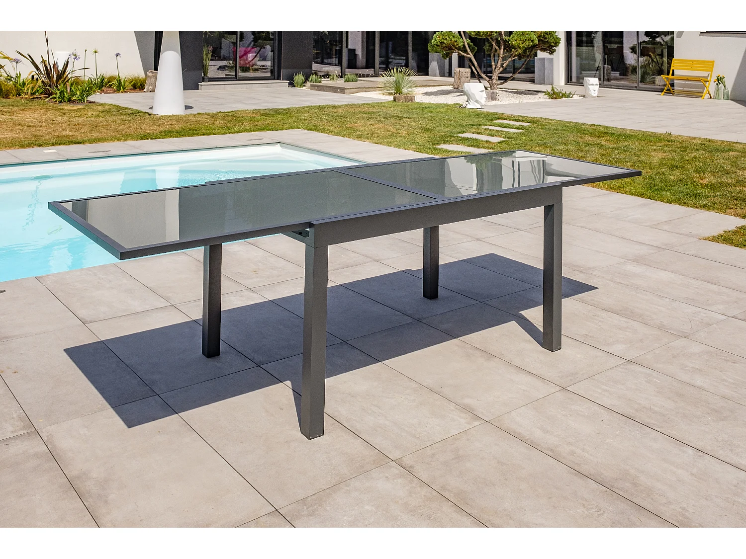 Table de jardin 10 places en aluminium et plateau verre