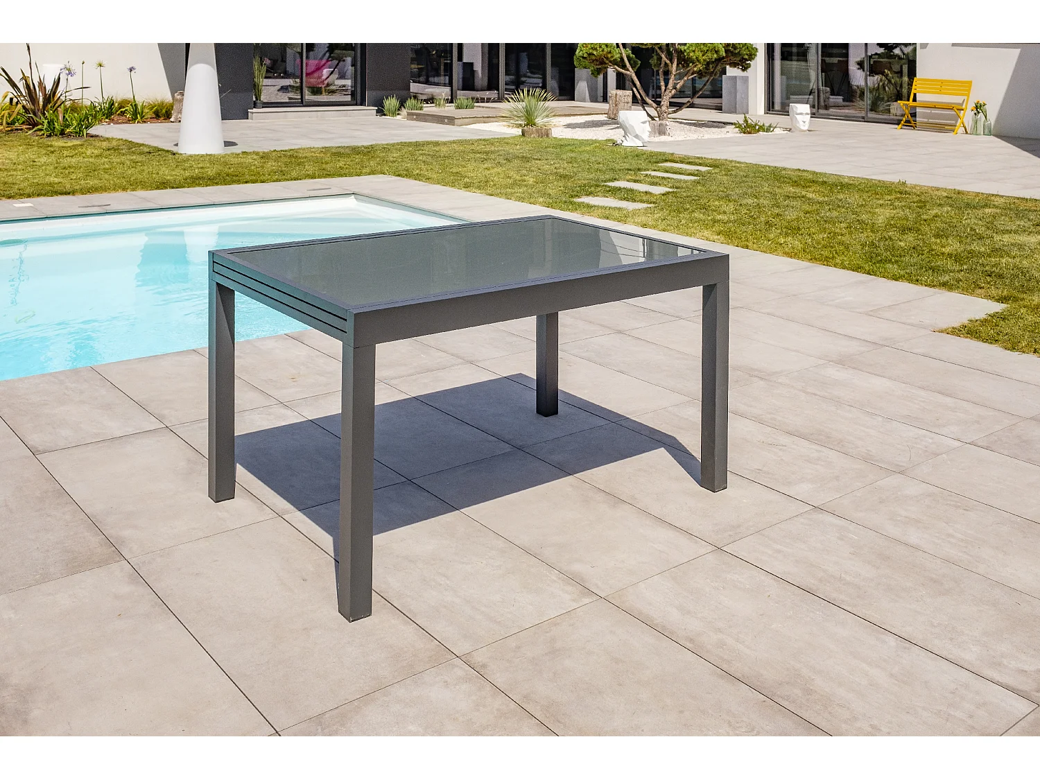 Table de jardin 10 places en aluminium et plateau verre