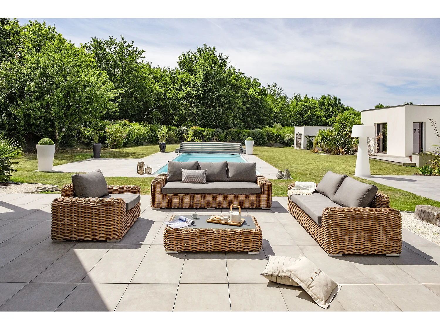 Salotto da giardino 5 posti in resina intrecciata